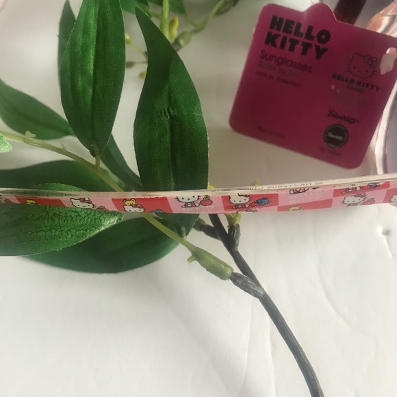 NEW NWOT Girls Hello Kitty Sunglasses. - Picture 3 of 3